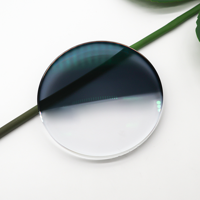 1.56 調光レンズ SHMC